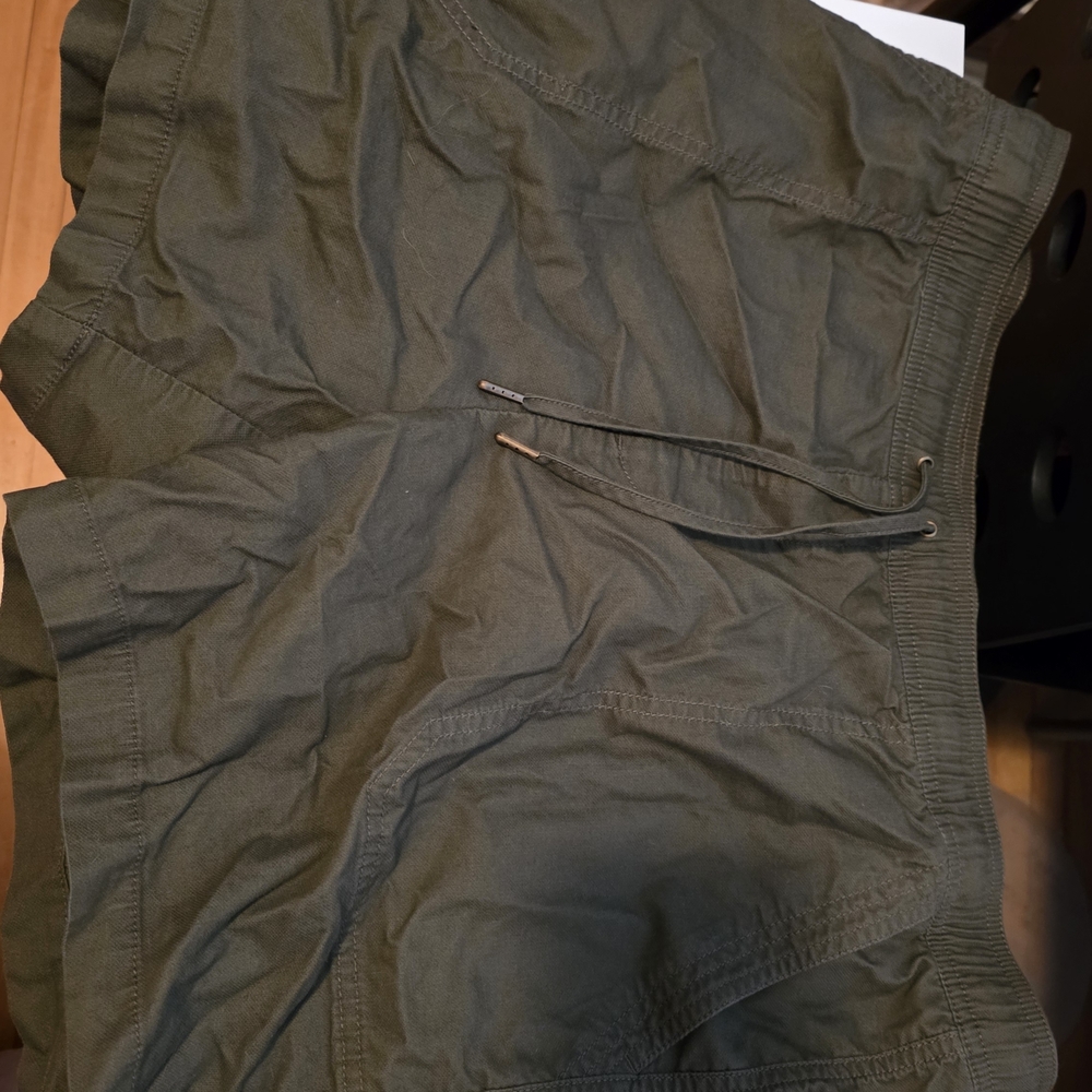 Tahari Dark Green Men's Athletic Shorts